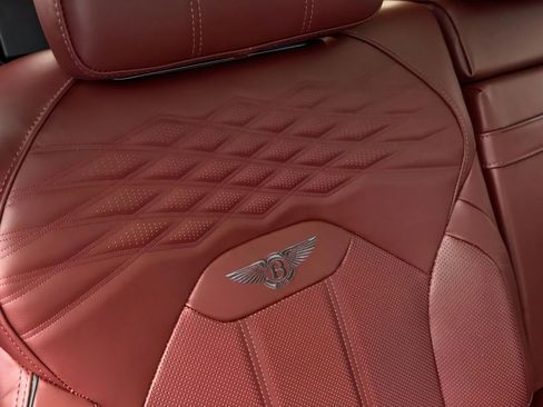 Used 2025 Bentley Bentayga AWD/4WD image 36