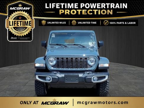 Used 2025 Jeep Gladiator Sport AWD/4WD image 2