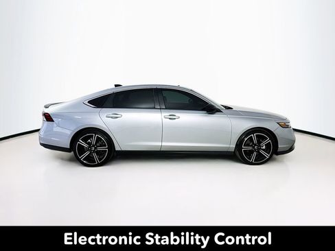 Used 2025 Honda Accord Sport image 9