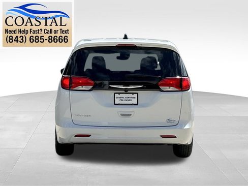 Used 2023 Chrysler Voyager LX FWD image 13