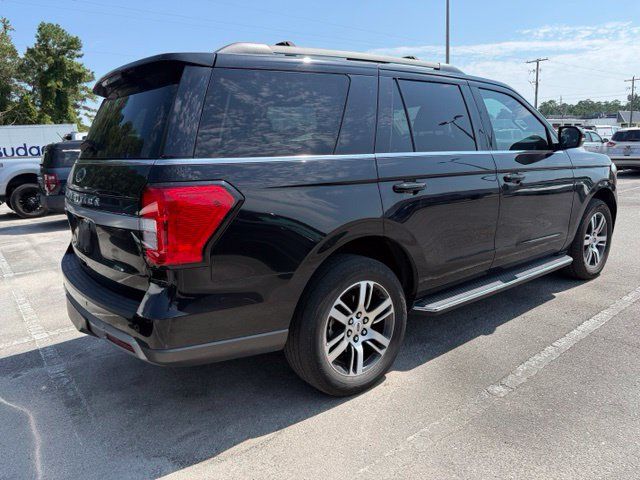 Used 2022 Ford Expedition XLT AWD/4WD image 3