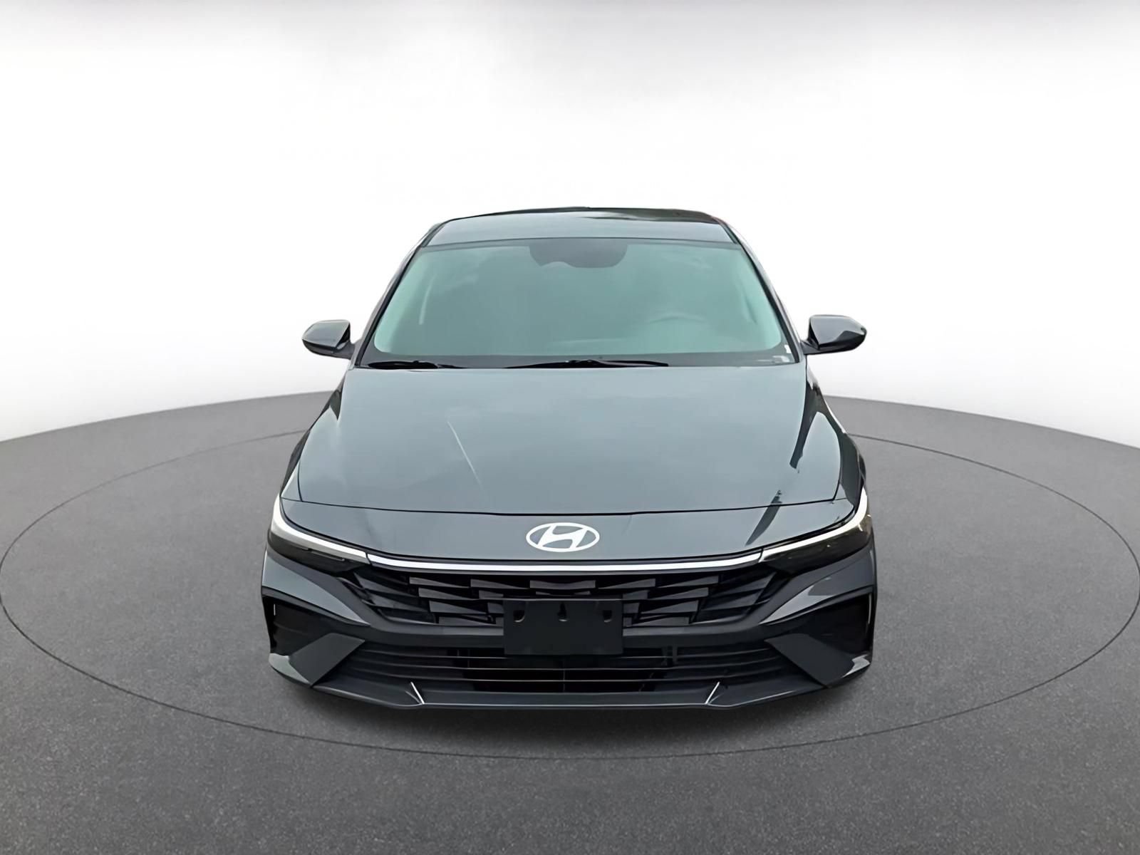 Used 2026 Hyundai Elantra Hybrid FWD image 4