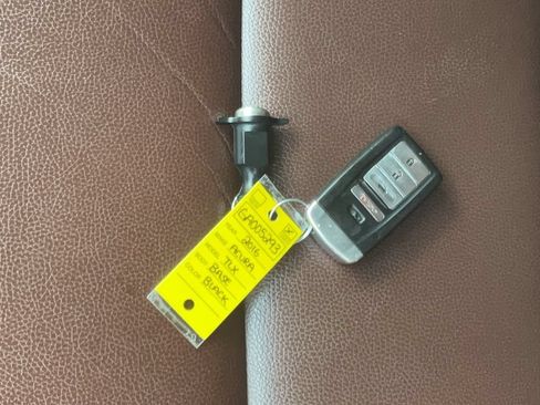 Used 2016 Acura TLX FWD image 24