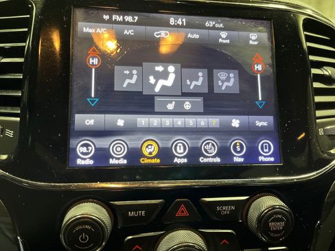 Used 2019 Jeep Grand Cherokee Altitude image 25