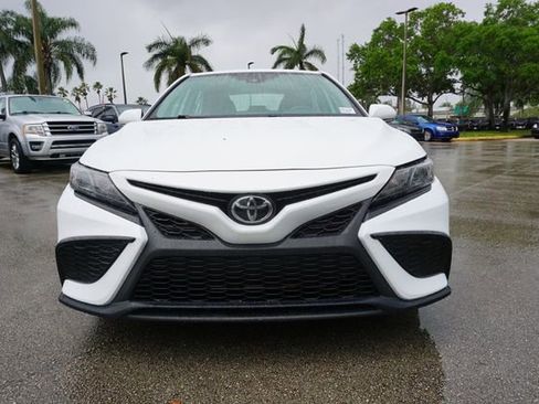 Used 2022 Toyota Camry SE w/ Convenience Package image 18