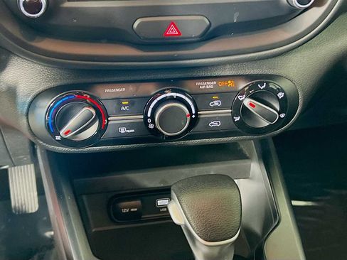 Used 2025 Kia Soul LX w/ LX Technology Package FWD image 15