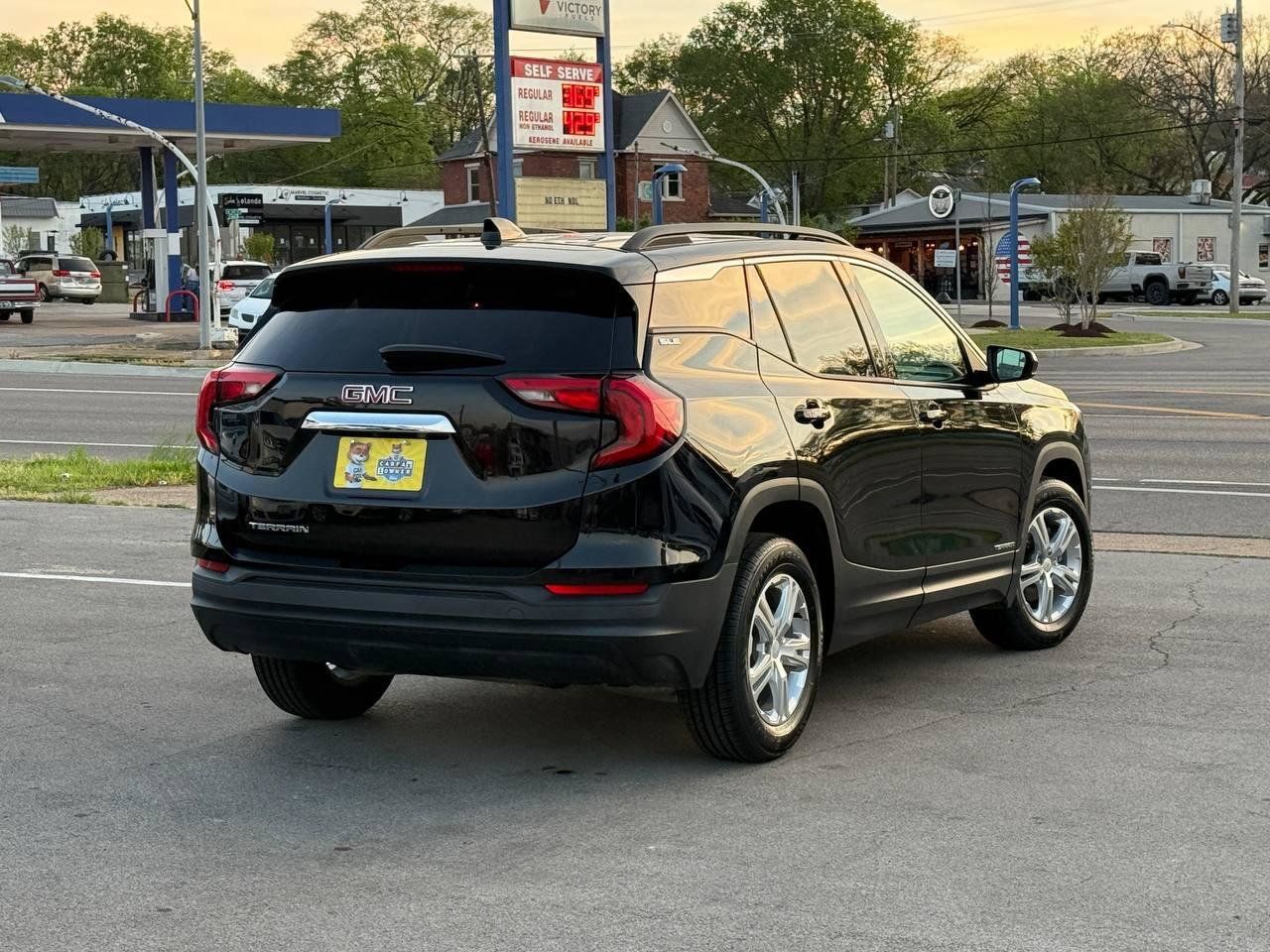 Used 2020 GMC Terrain SLE w/ Driver Convenience Package FWD image 2