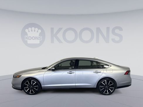 Used 2024 Honda Accord Touring image 2