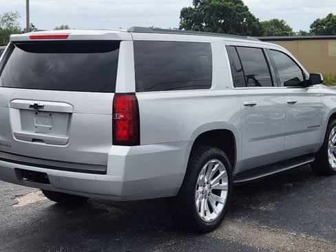 Used 2018 Chevrolet Suburban LT RWD image 6