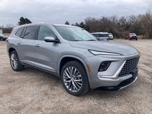 Used 2025 Buick Enclave Avenir w/ Super Cruise Package image 10