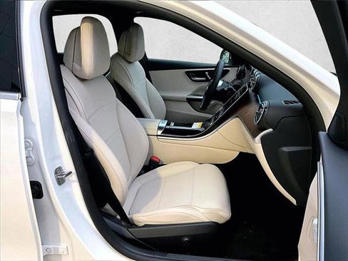 Used 2025 Mercedes-Benz C 300 Sedan image 9