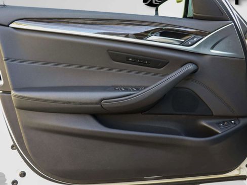 Used 2019 BMW 530e image 14