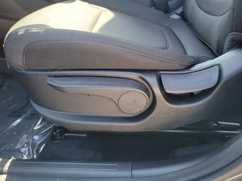 Certified 2023 Hyundai Tucson SE FWD image 13