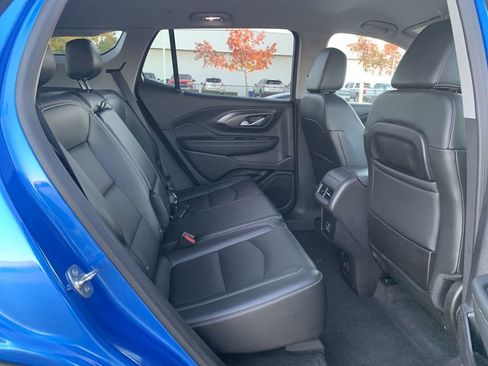 Used 2024 GMC Terrain SLT image 25