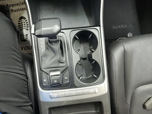 Used 2025 Kia Carnival FWD image 6