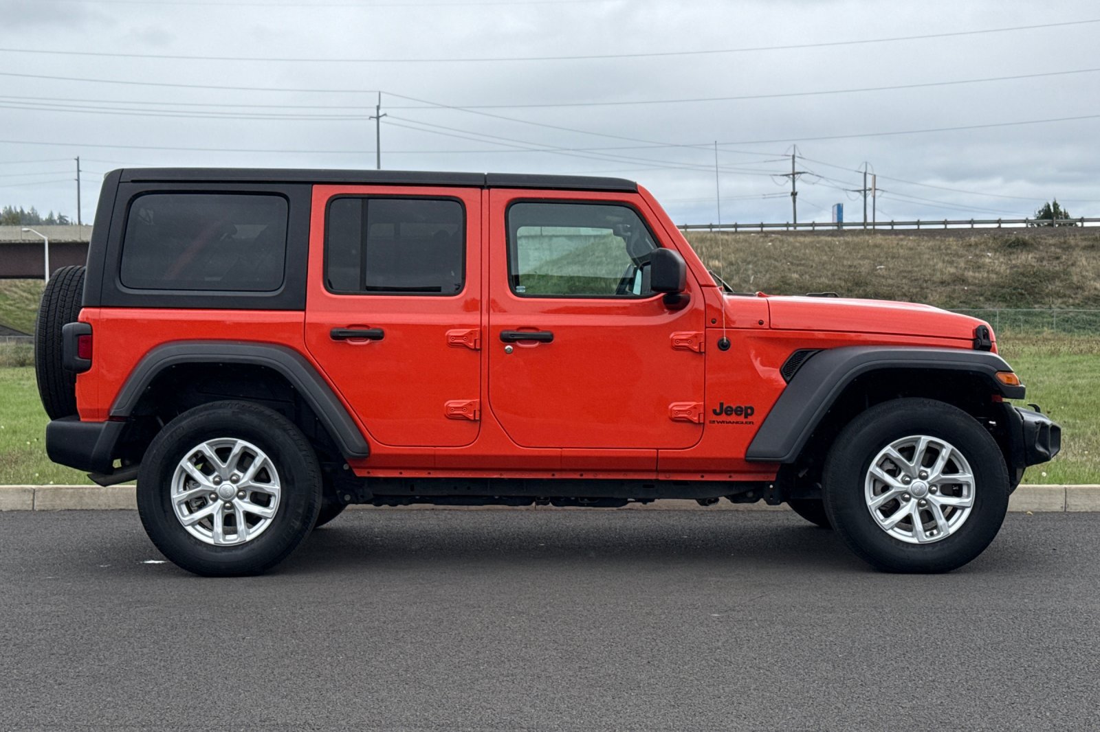 Used 2023 Jeep Wrangler Unlimited Sport AWD/4WD image 2