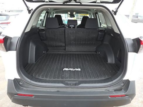 Used 2022 Toyota RAV4 LE image 24