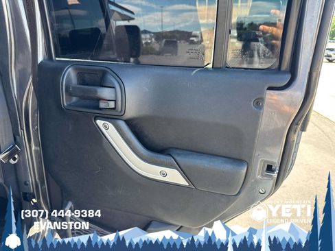 Used 2014 Jeep Wrangler Unlimited Rubicon AWD/4WD image 16