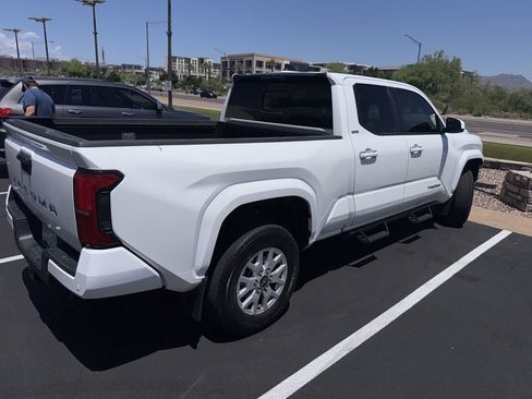 Used 2024 Toyota Tacoma SR5 AWD/4WD image 5