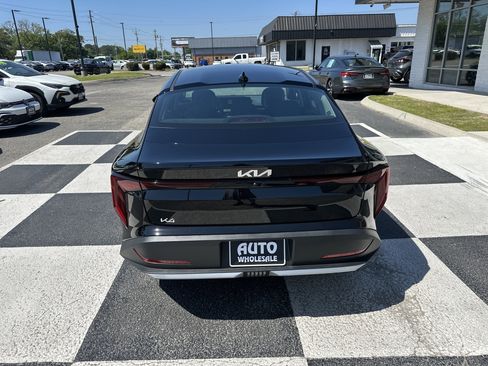 Used 2025 Kia K4 LXS image 9