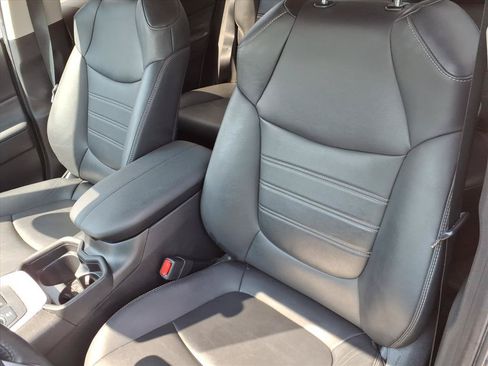 Used 2021 Toyota RAV4 XLE Premium AWD/4WD image 18