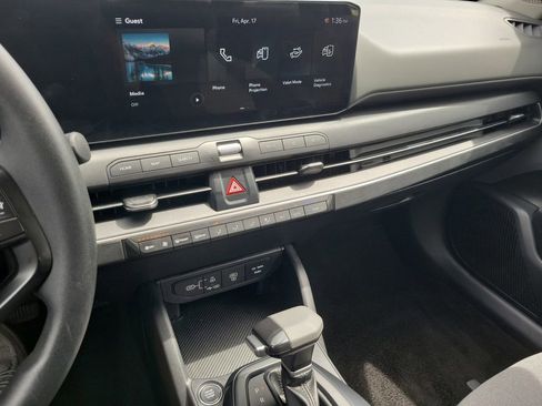 Used 2025 Kia K4 FWD image 28