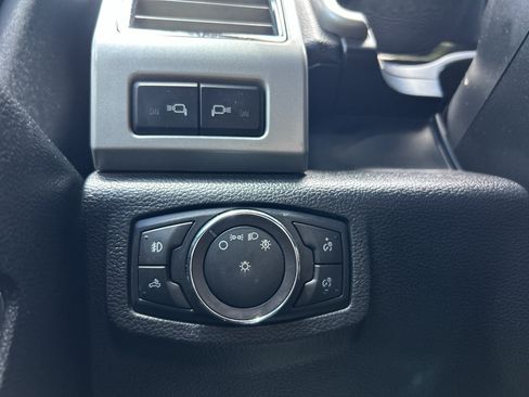 Used 2017 Ford F250 Lariat w/ Lariat Ultimate Package AWD/4WD image 28