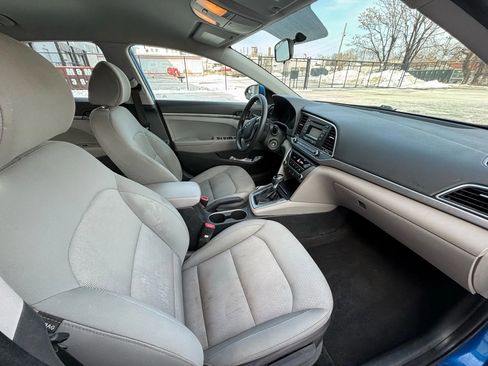Used 2017 Hyundai Elantra SE FWD image 19