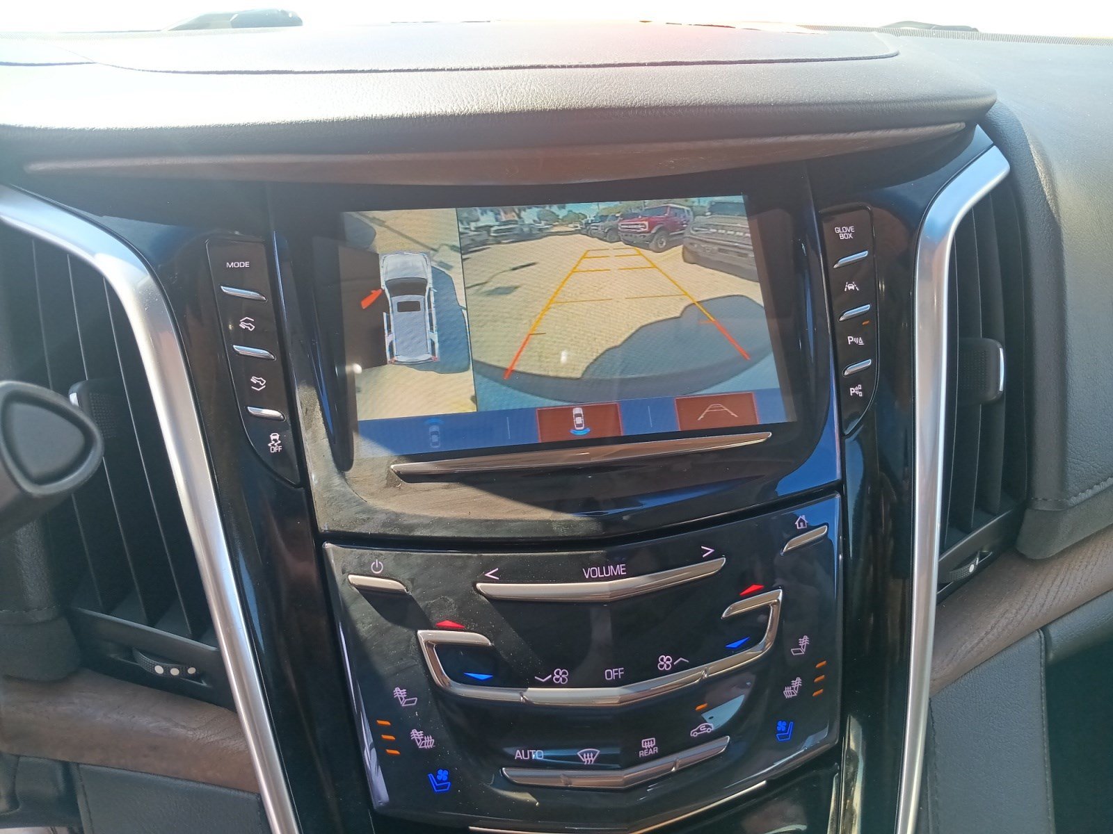 Used 2019 Cadillac Escalade Premium Luxury AWD/4WD image 16