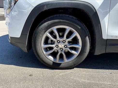 Used 2024 GMC Terrain SLT AWD/4WD image 7