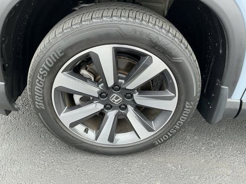 Used 2024 Honda Pilot Touring image 11