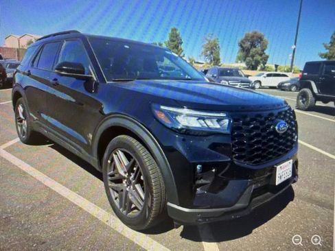 Used 2025 Ford Explorer ST w/ Sun And Sound Package AWD/4WD image 6