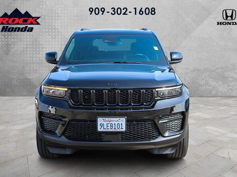 Used 2024 Jeep Grand Cherokee Altitude AWD/4WD image 2