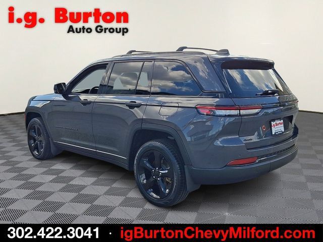 Used 2023 Jeep Grand Cherokee Limited w/ Black Appearance Package AWD/4WD image 4
