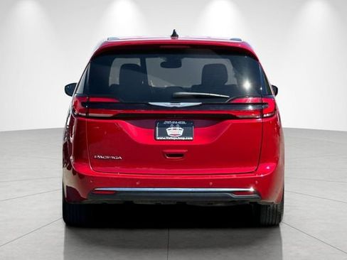 Used 2025 Chrysler Pacifica Select FWD image 5