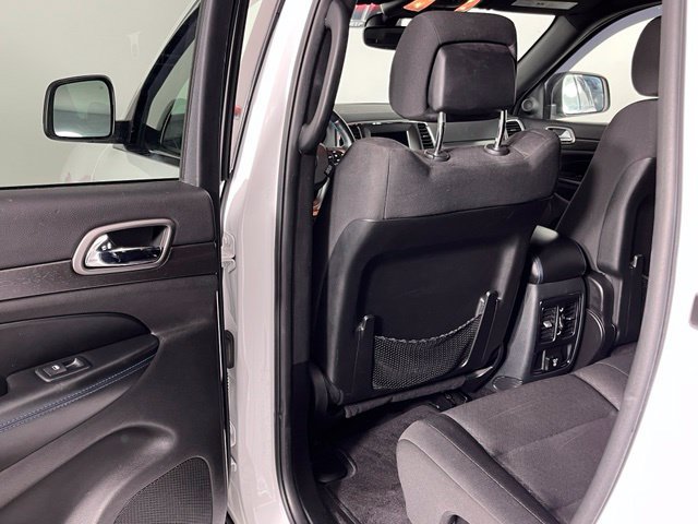 Used 2018 Jeep Grand Cherokee Laredo AWD/4WD image 24