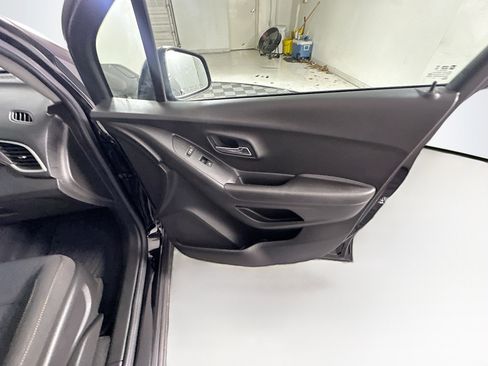 Used 2020 Chevrolet Trax LS image 30