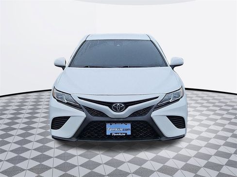 Used 2020 Toyota Camry SE image 9