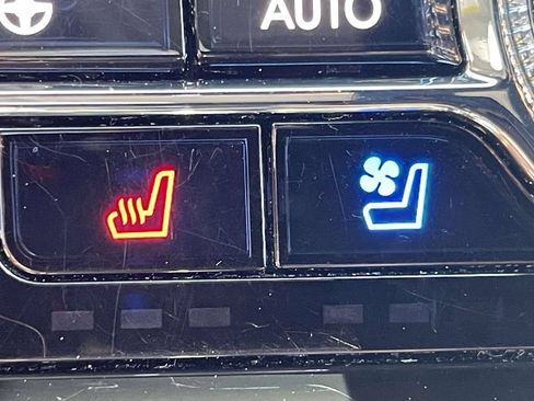 Used 2021 Lincoln Corsair AWD w/ Premium Package image 19
