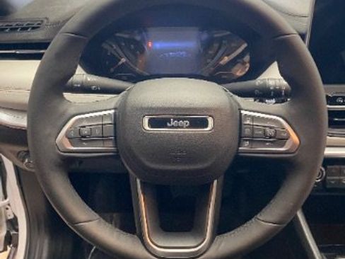 Used 2025 Jeep Compass Limited AWD/4WD image 19