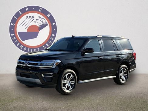 Used 2023 Ford Expedition Limited image 2