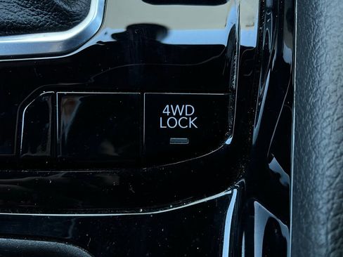 Used 2025 Jeep Compass Limited image 23