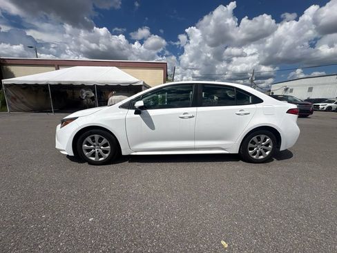 Used 2025 Toyota Corolla LE FWD image 6