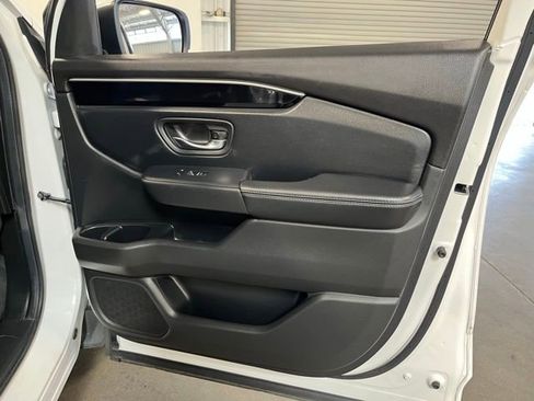Used 2025 Honda Pilot EX-L image 12