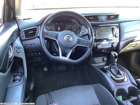 Used 2019 Nissan Rogue SV image 10
