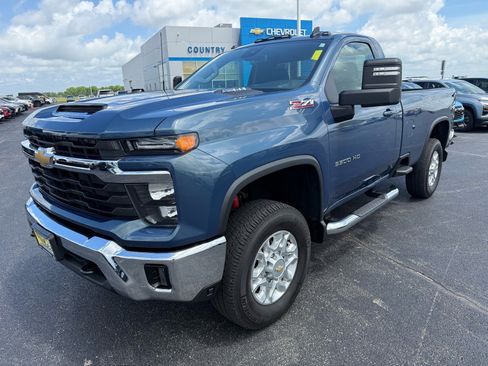 Used 2025 Chevrolet Silverado 3500 LT AWD/4WD image 9