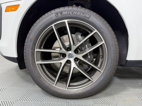 New 2026 Porsche Macan AWD/4WD image 11