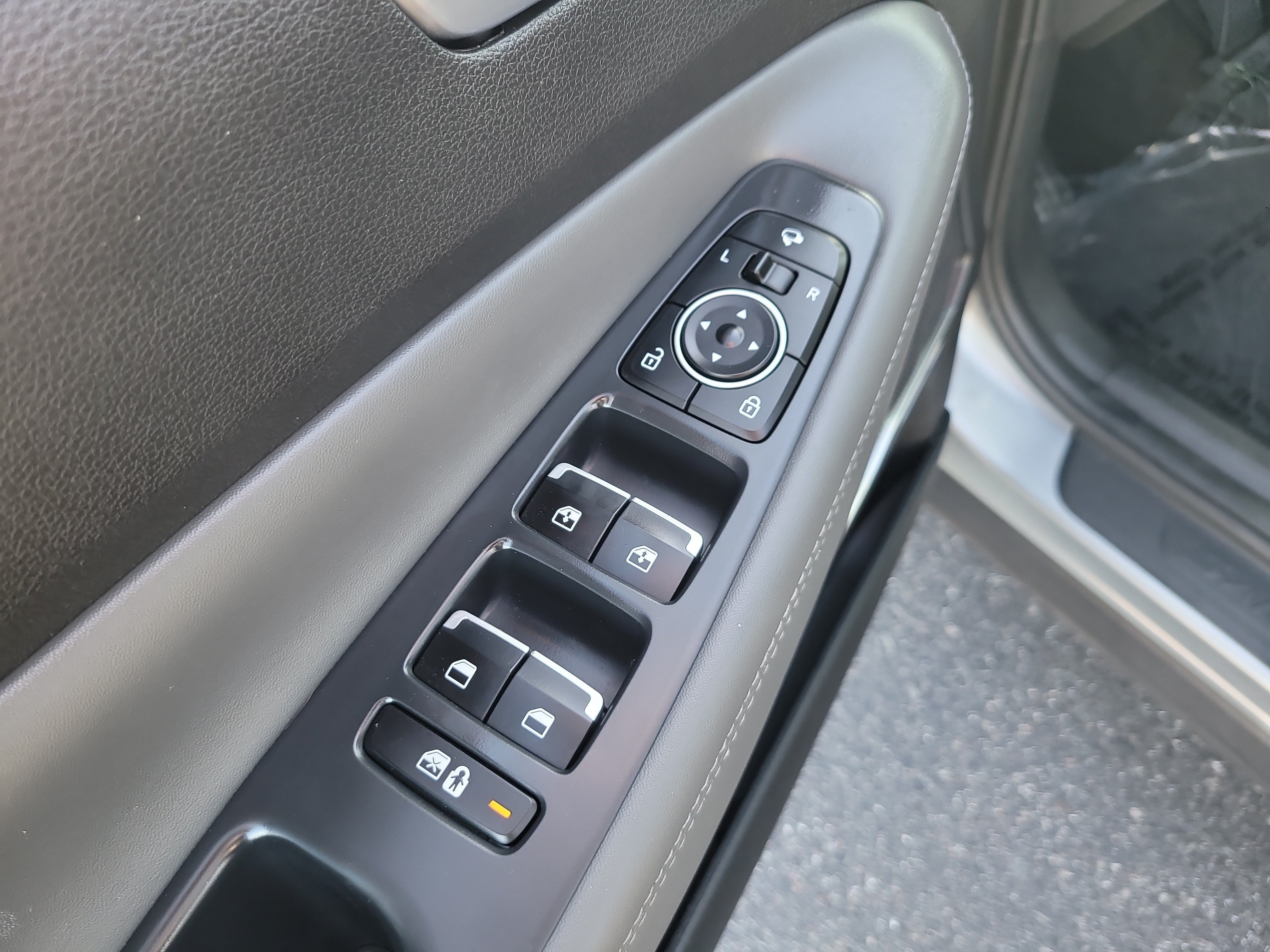 Used 2023 Hyundai Santa Fe Limited FWD image 16