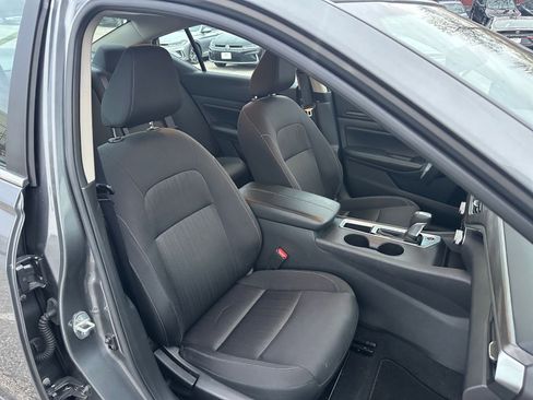 Used 2025 Nissan Altima 2.5 SV image 35