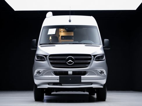 Used 2022 Mercedes-Benz Sprinter 144 Cargo image 8